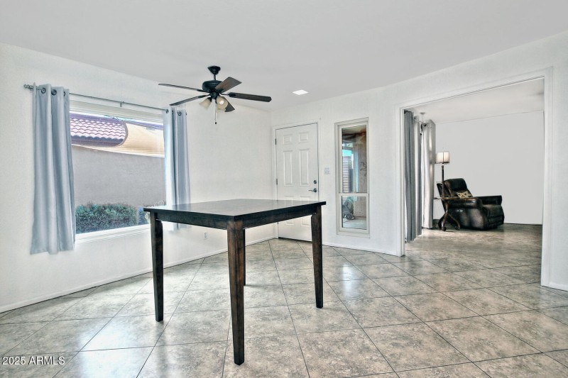 5202 E Tamblo Dr Phoenix AZ-large-010-00