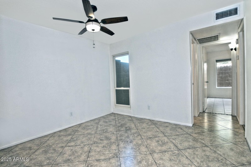 5202 E Tamblo Dr Phoenix AZ-large-015-02