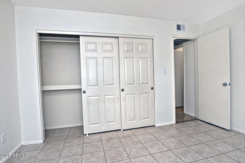 5202 E Tamblo Dr Phoenix AZ-large-023-00