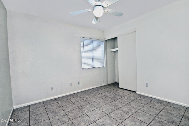 5202 E Tamblo Dr Phoenix AZ-large-026-00