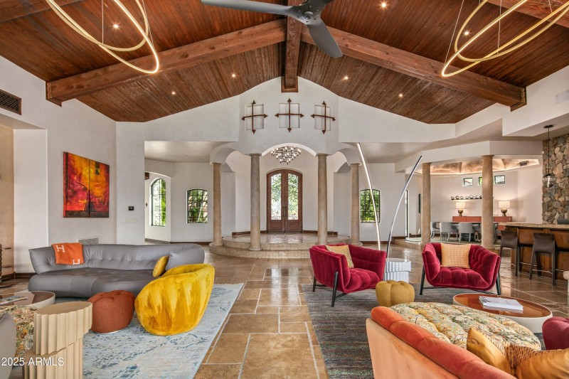 011_Dramatic Details