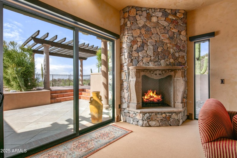 034_Indoor Outdoor Living