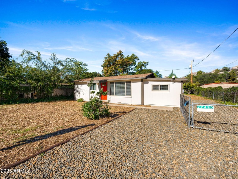 3-web-or-mls-22490 Luna Way-3