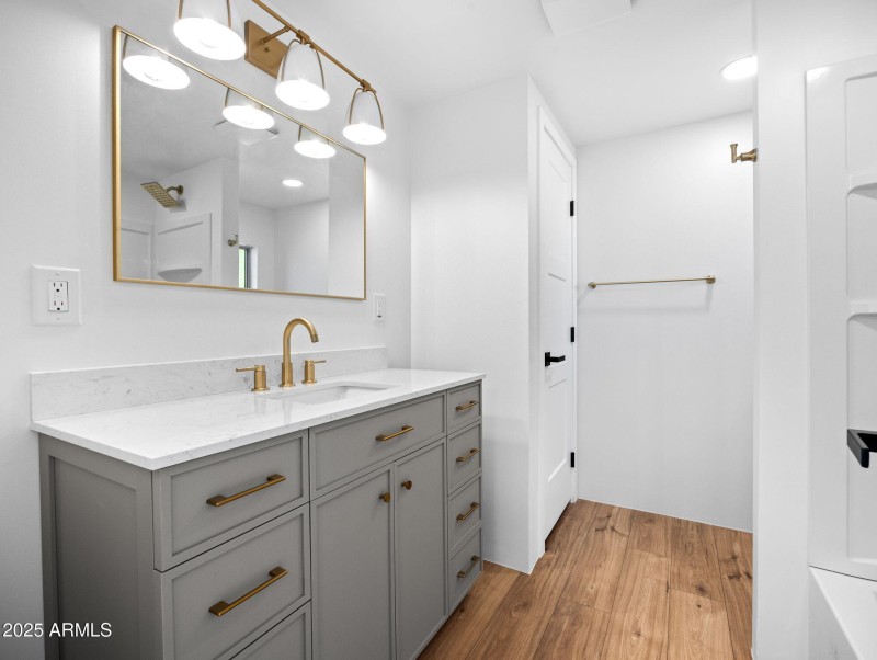 13-web-or-mls-22490 Luna Way-13