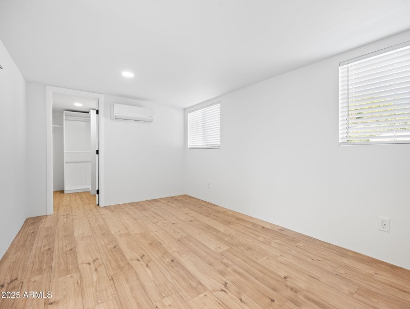 15-web-or-mls-22490 Luna Way-15