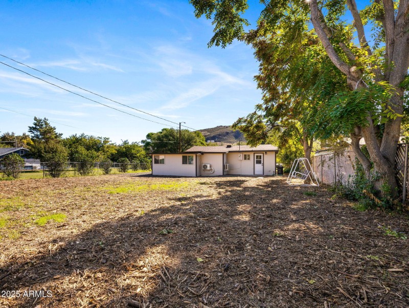 24-web-or-mls-22490 Luna Way-24