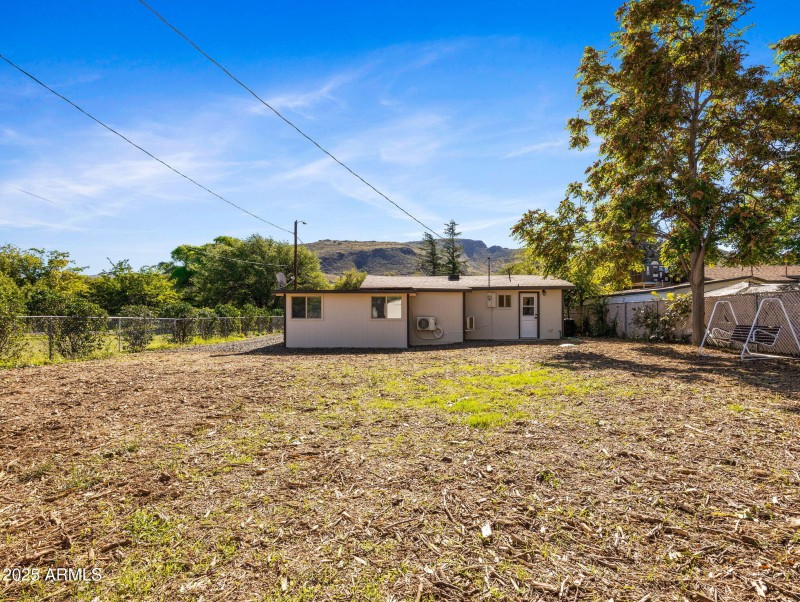 25-web-or-mls-22490 Luna Way-25