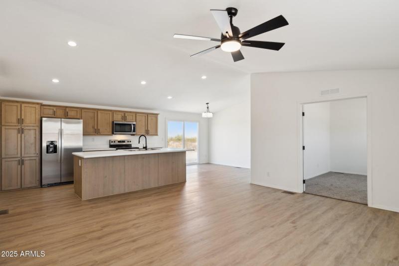 6-web-or-mls-51288-w-blue-jay-st