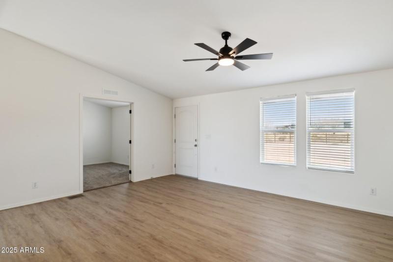 5-web-or-mls-51288-w-blue-jay-st