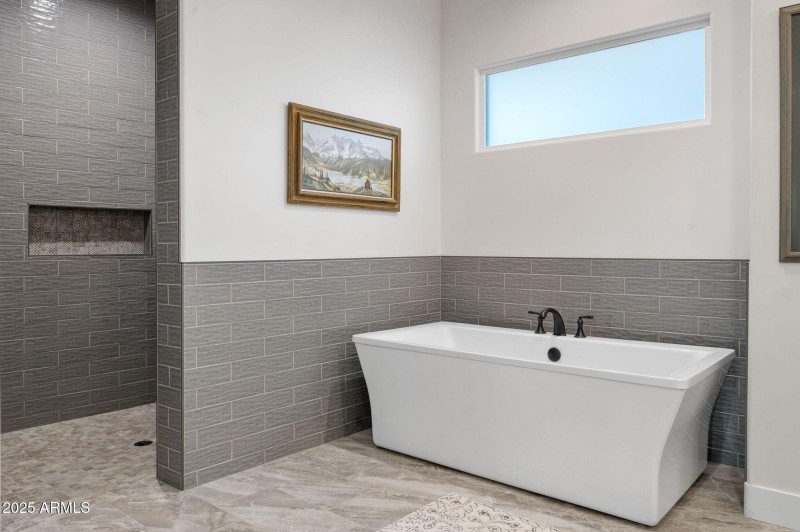 21-Primary Bathroom (2)