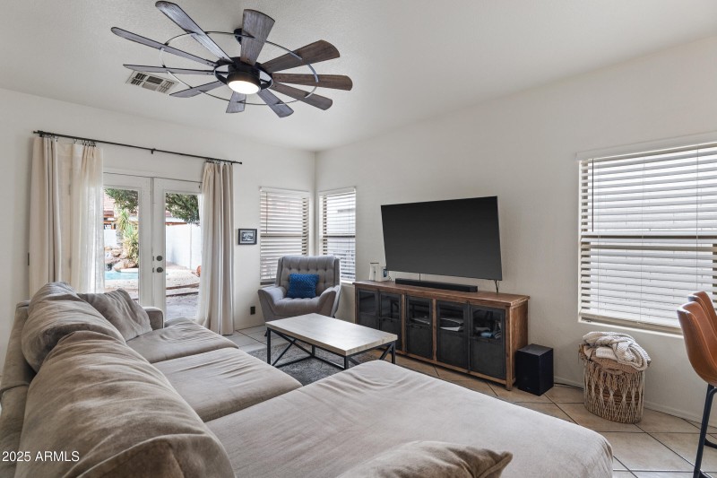 1140 S Rockwell St-7