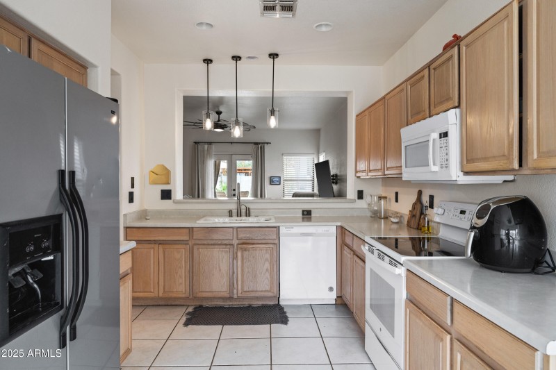 1140 S Rockwell St-12