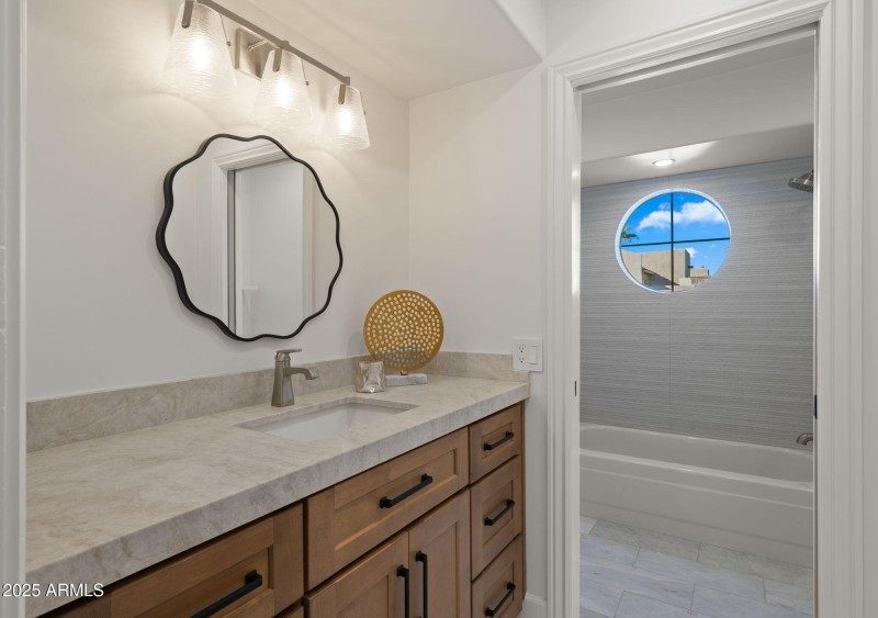 43-web-or-mls-Full Bathroom1