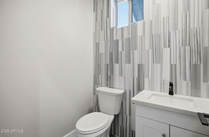 2701NEagleViewLp-ShowLowAZ-26