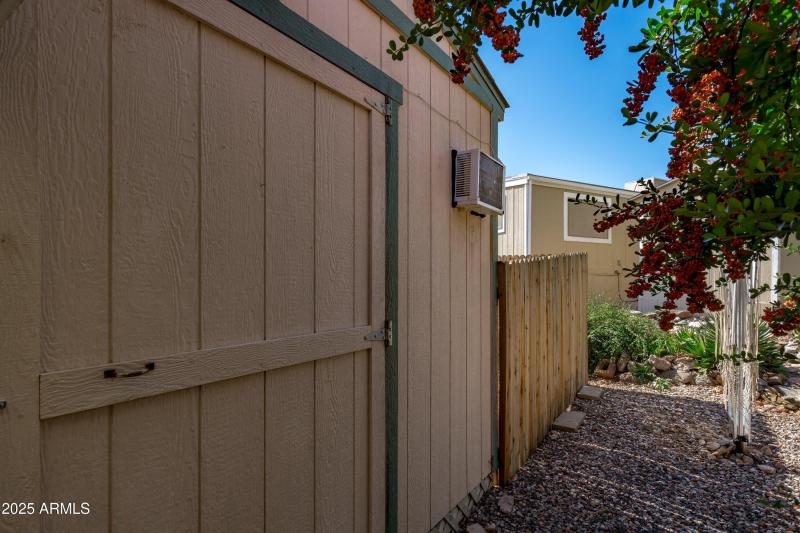 28-Storage Unit with AC