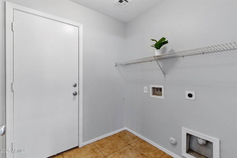 D10DB3DF-BA39-48DB-8DDE-5004CB31588F