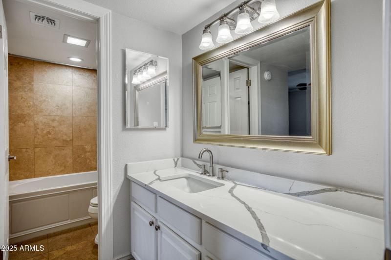 10444 N 69th St 201, Paradise Valley - 2