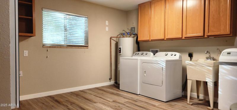 LARGE LAUNDRY/FLEX ROOM