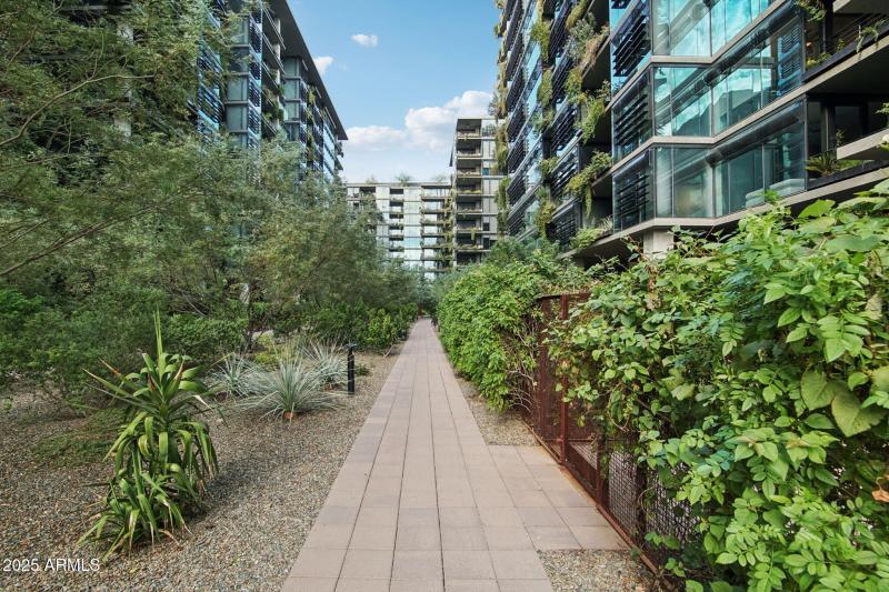 18-web-or-mls-E Kierland Blvd-L2310r-002