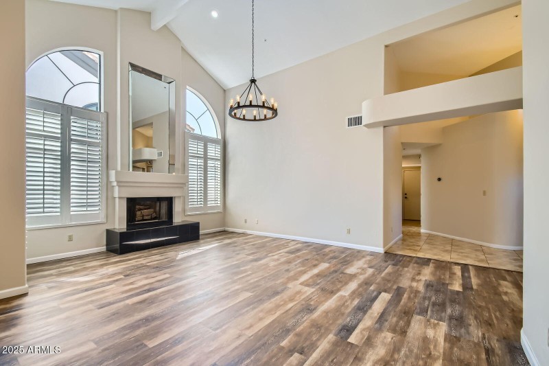 006 - 08 Living Room