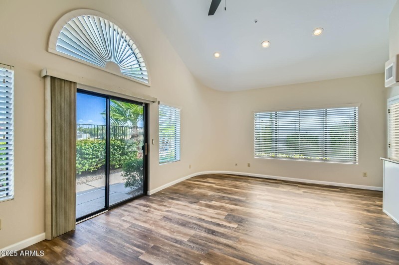 012 - 20 Family Room