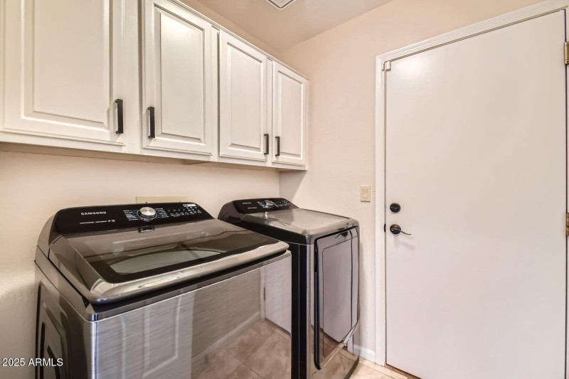 022 - 33 Laundry Room