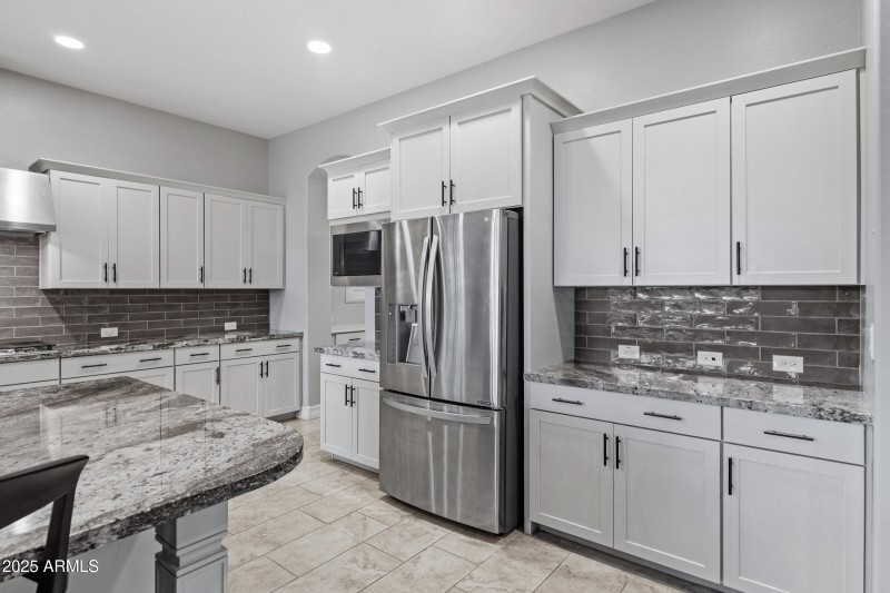 20947 W Mariposa St-16