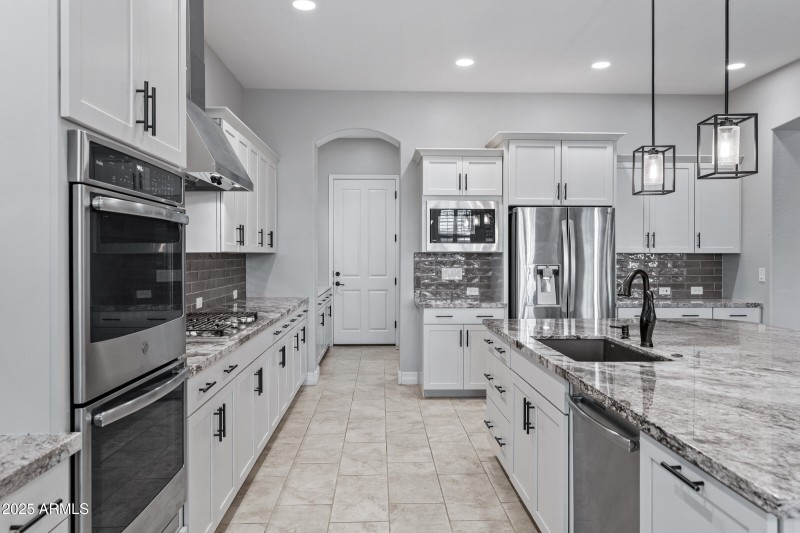 20947 W Mariposa St-18