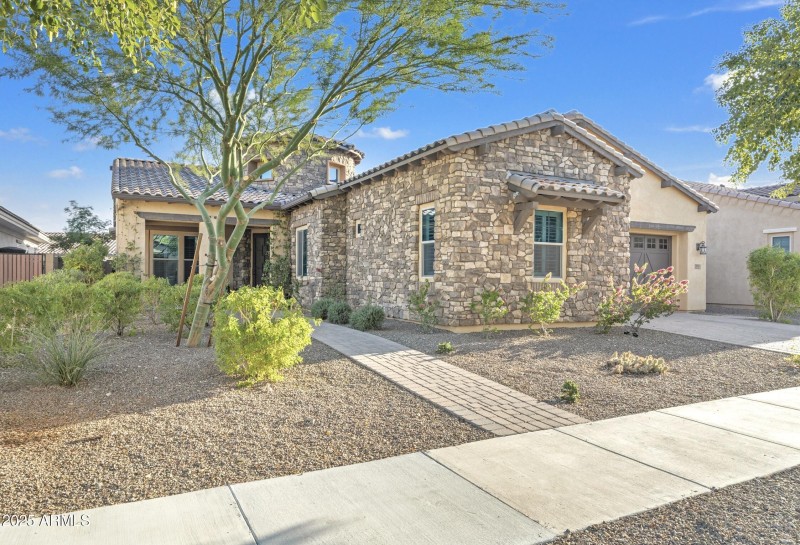 20947 W Mariposa St-3