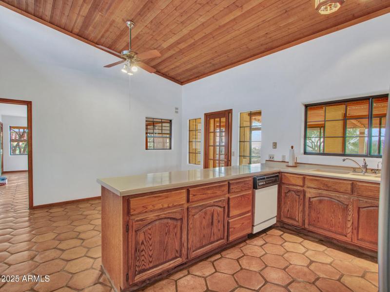 15-Eat-in-kitchen-(3)