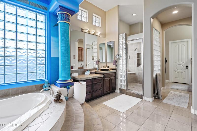 26-Large Primary Bathroom