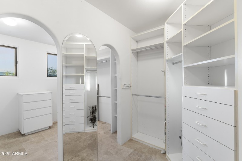 Walk-in-Closet
