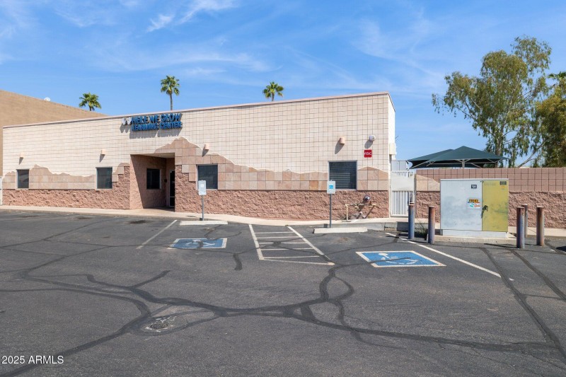 1-web-or-mls-16901-e-palisades-blvd