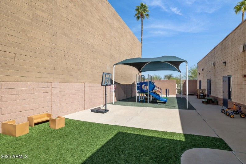 26-web-or-mls-16901-e-palisades-blvd