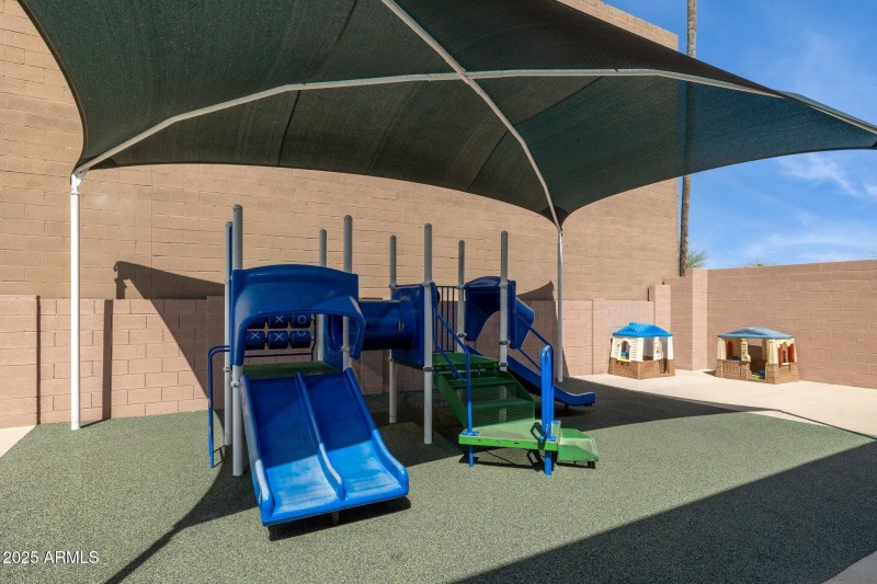 27-web-or-mls-16901-e-palisades-blvd