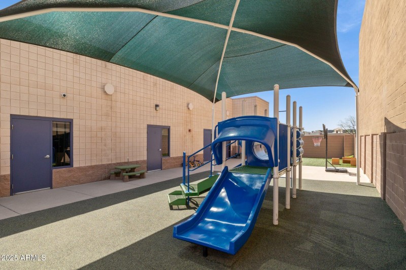 28-web-or-mls-16901-e-palisades-blvd