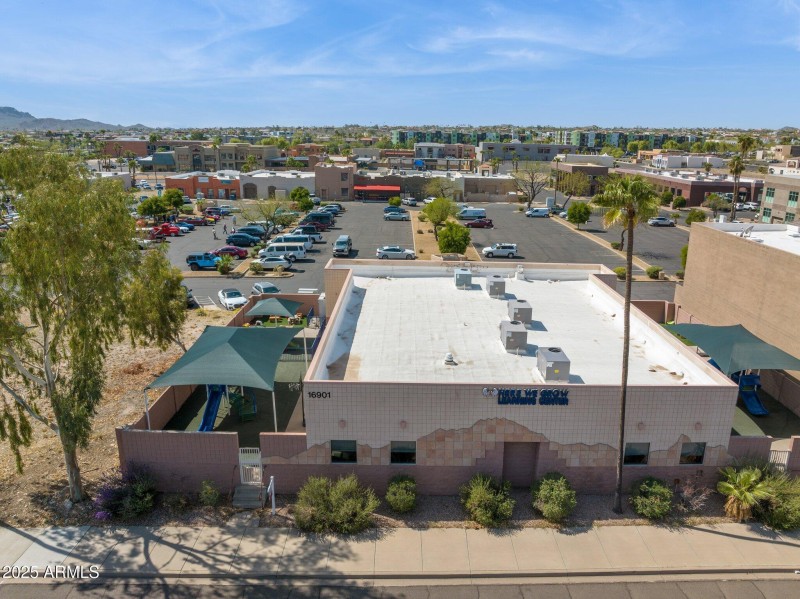 33-web-or-mls-16901-e-palisades-blvd