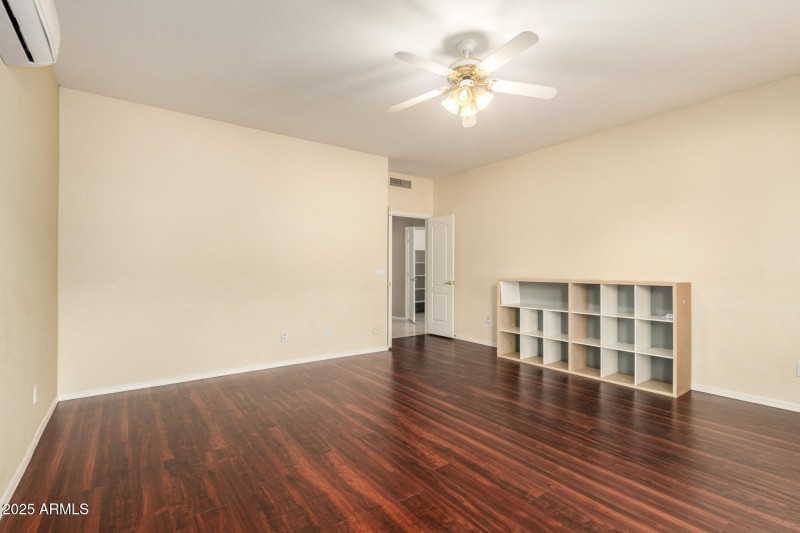 Den/Potential bedroom