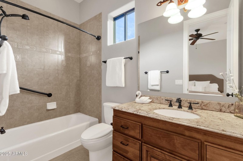 039_2nd Ensuite Bathroom