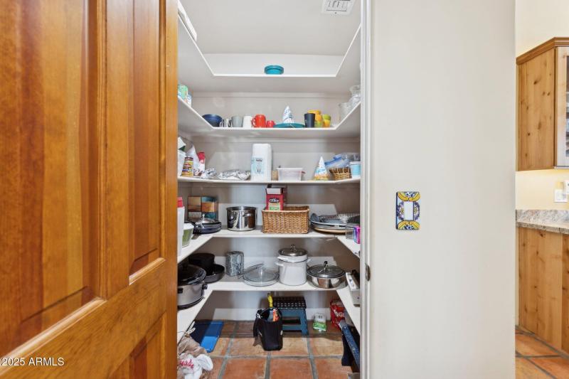 Walk-in Pantry