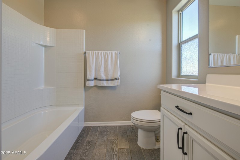 32-Upstairs Hallway Bathroom 2