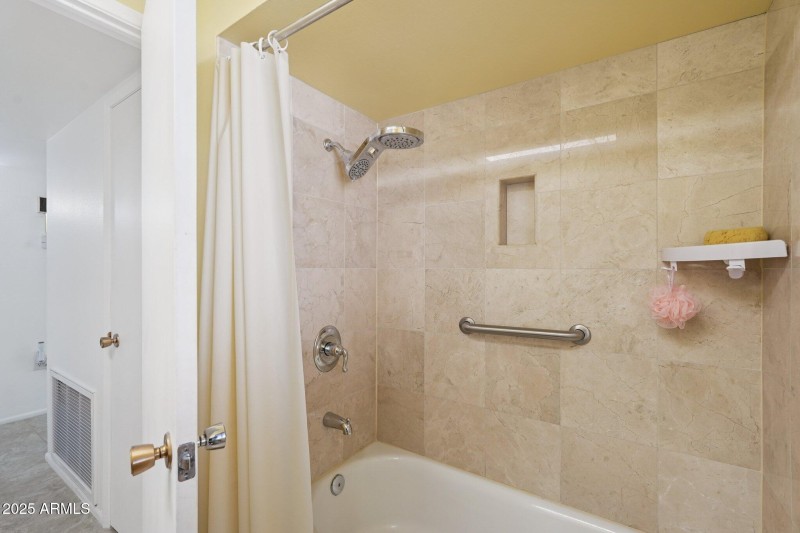 Hall bath w/ NEW tub & tile surround