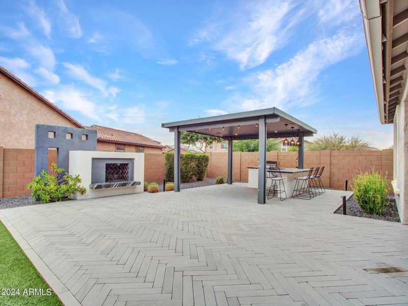 18-Backyard-patio--(3)