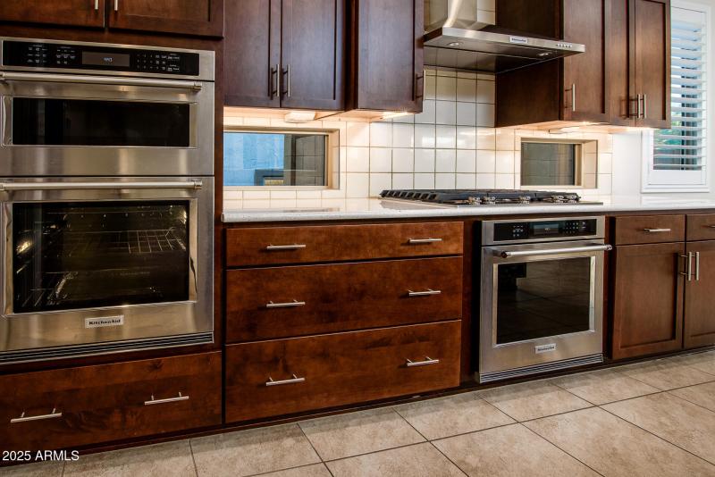 Chef's Gas Stove & Hood!