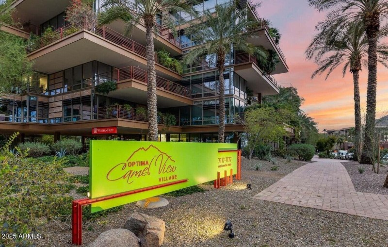 optima camelview outside sign