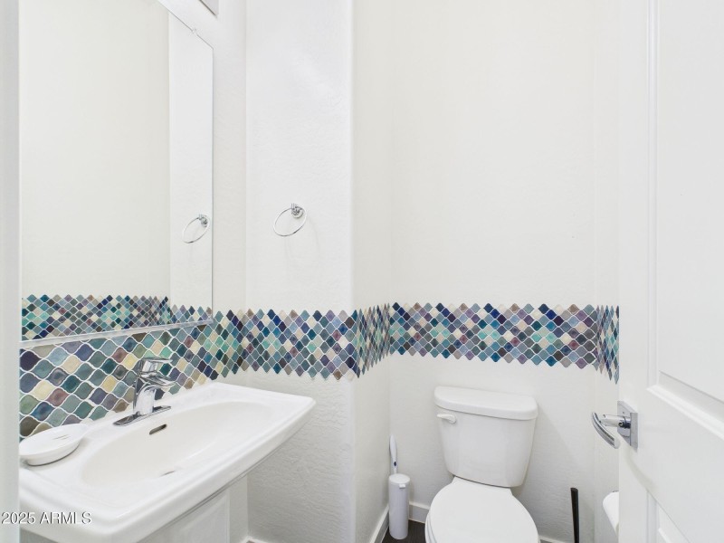 7-web-or-mls-CAM03379G0-PR0169-STILL007