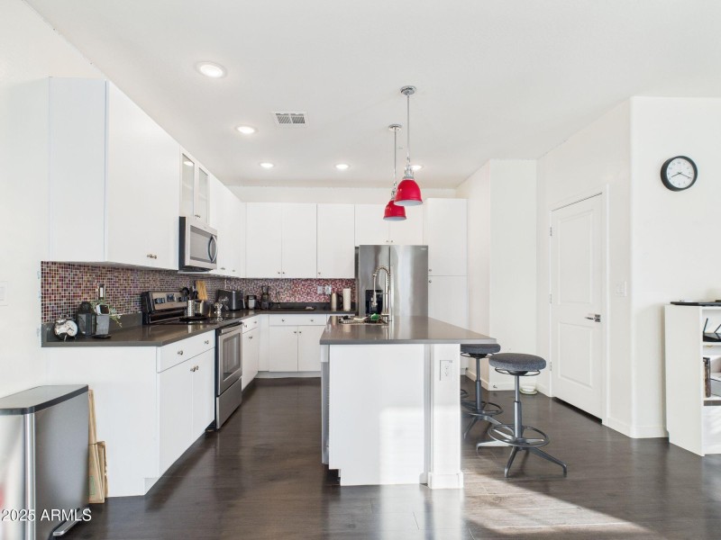 12-web-or-mls-CAM03379G0-PR0169-STILL011