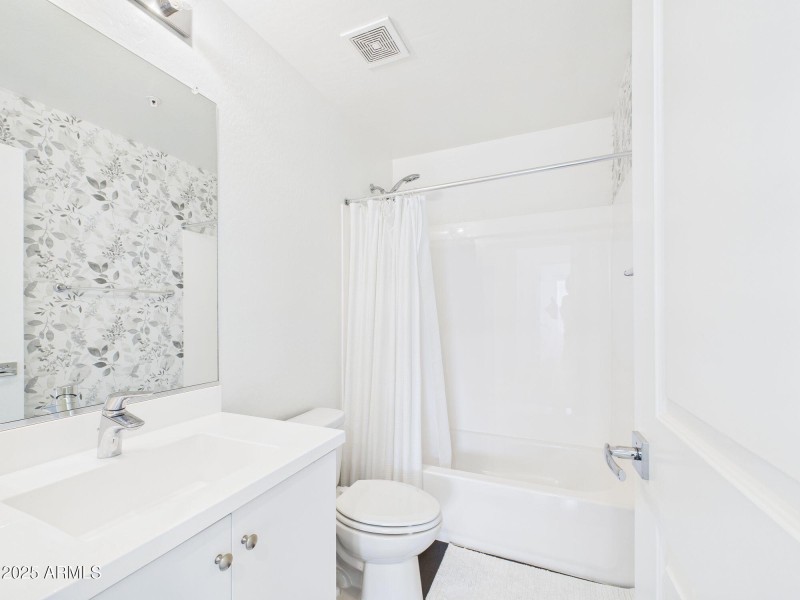 18-web-or-mls-CAM03379G0-PR0169-STILL016