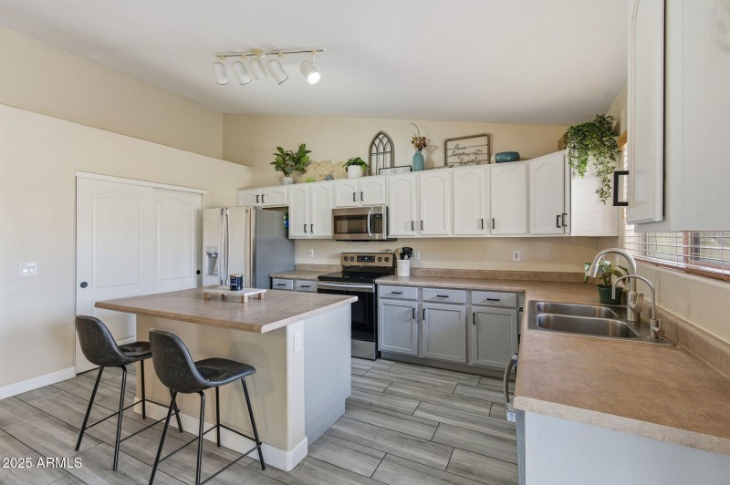 17-web-or-mls-43392 W Neely Drive-17