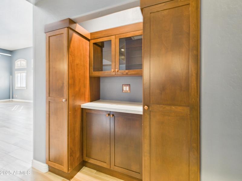 4 13826 N 96th St Hall Cabinetry